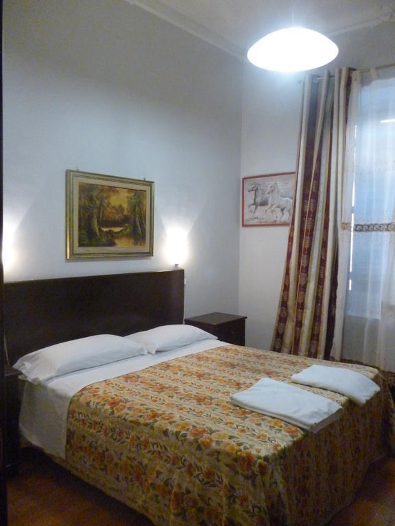 Hotel Gloria โรม ภายนอก รูปภาพ